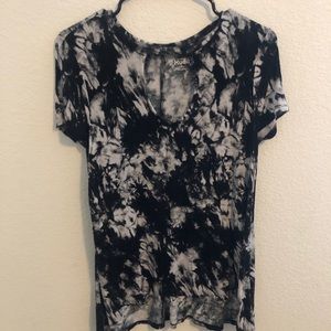 Black and white top ! Super soft !